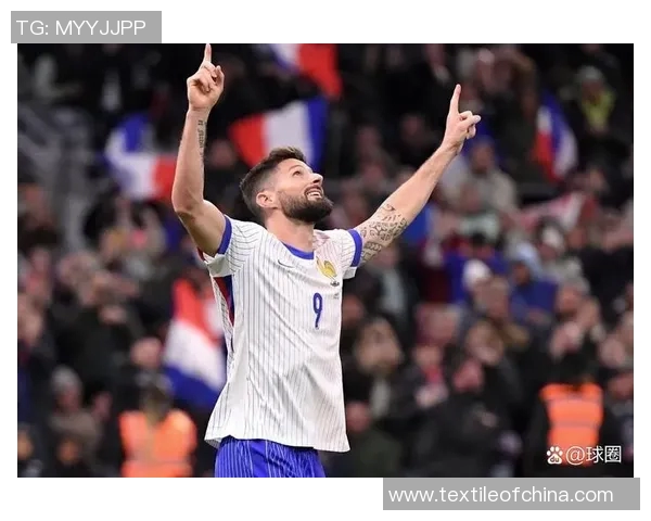 吉鲁老将中锋的支点价值分析与球队战术影响探讨